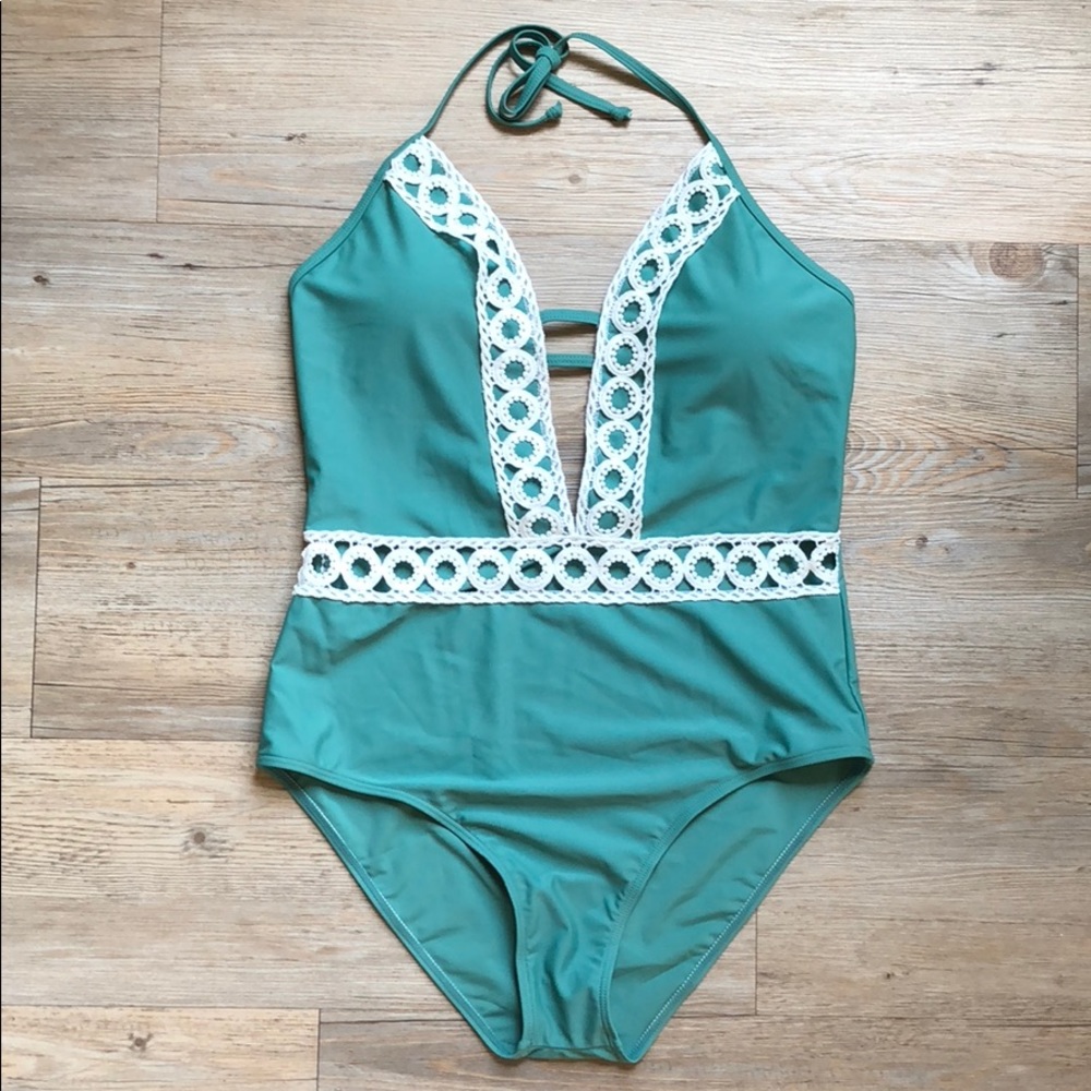 Brand NEW Cupshe Halter swimsuit!!